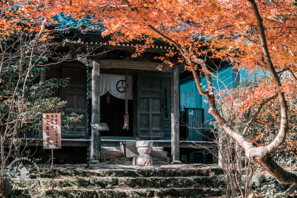 四国霊場第31番札所竹林寺で写真撮影