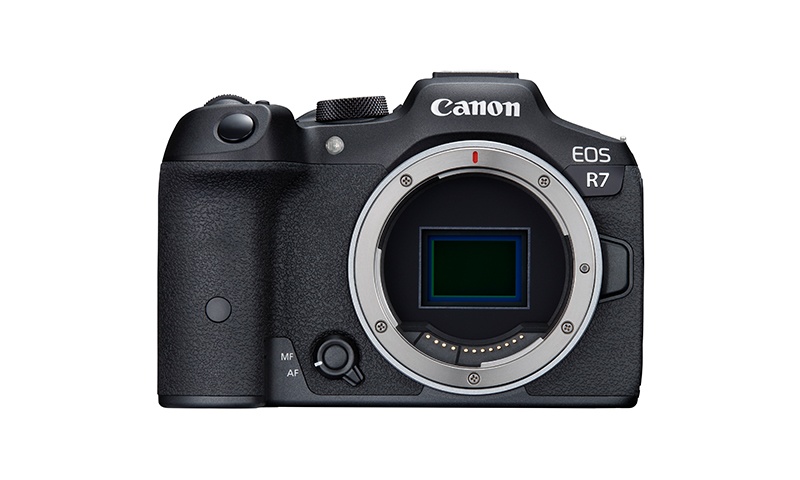 Canon EOS R7の小型ボディ